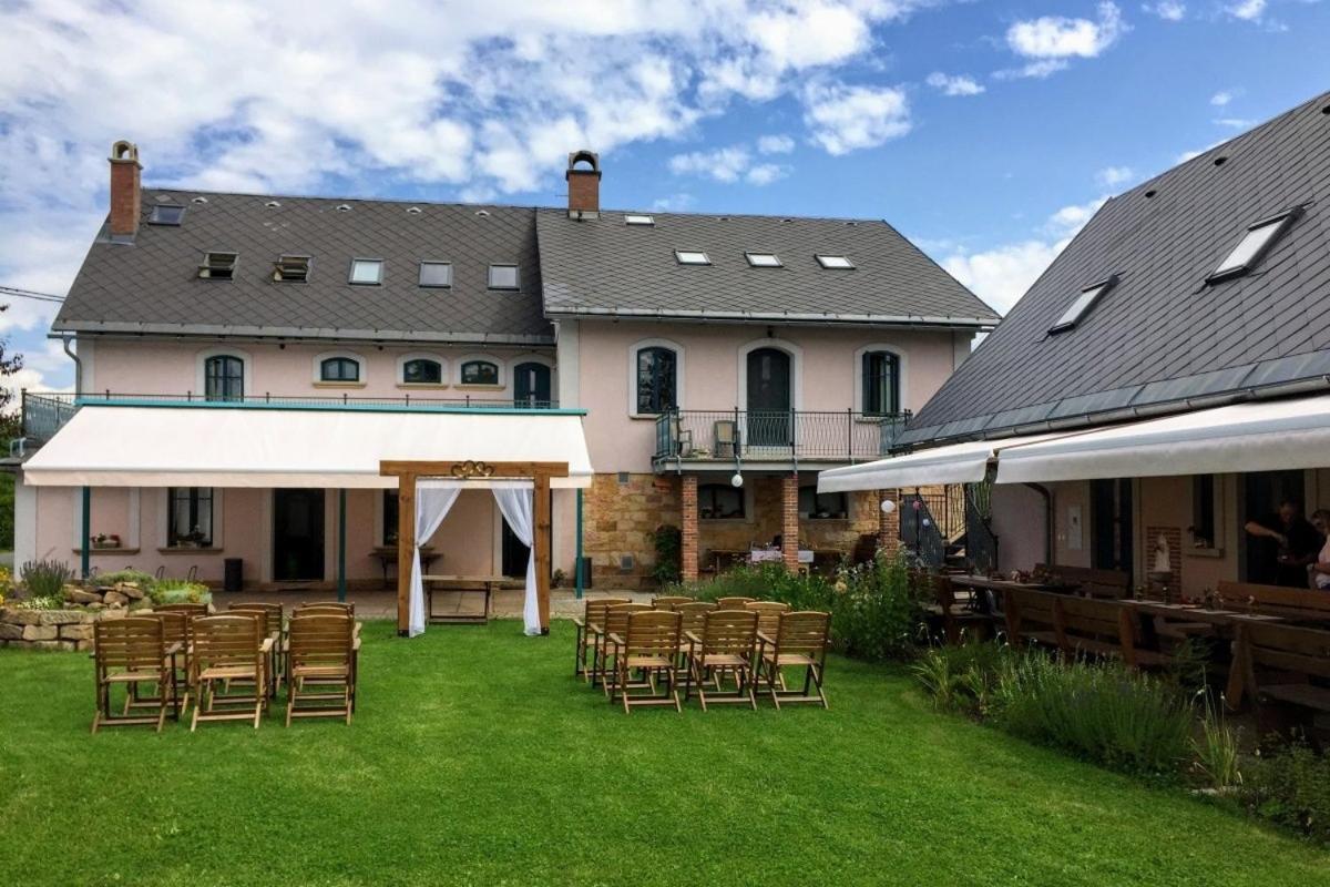 Na Kopecku Ad 1795 - Penzion S Restauraci A Wellness V Podkrkonosi Двур-Кралове-над-Лабем Екстер'єр фото